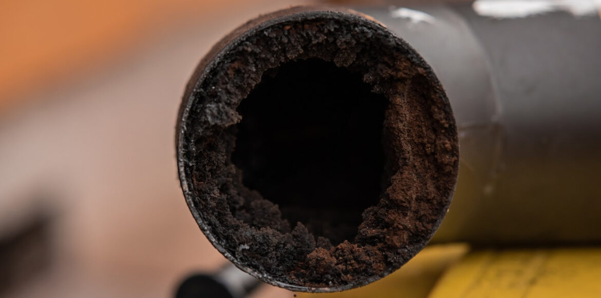 Six raisons pour lesquelles votre foyer sent mauvais - Créosote