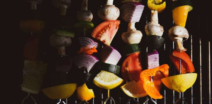 Le BBQ végétalien – Les bases, des astuces d’experts et des recettes géniales
