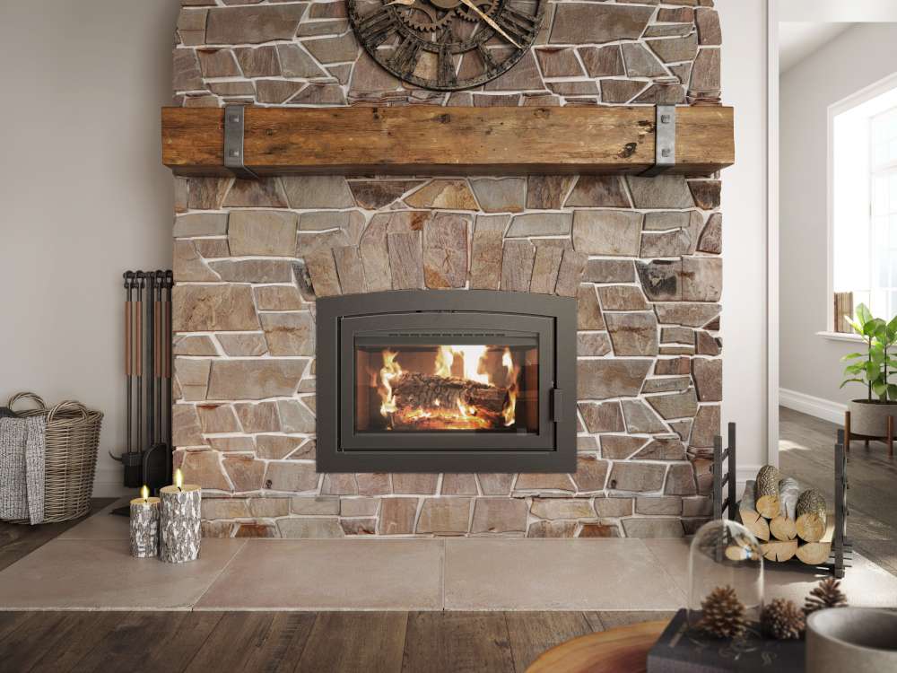 Foyer au bois Ambiance Elegance36 avec manteau de pierre, cheminée bien installée, Puis-je changer l'angle de mon conduit de cheminée? Puis-je installer une cheminée à angle?
