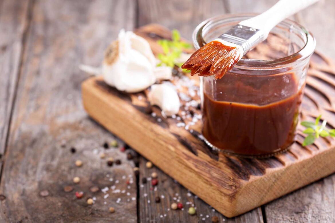 Sauce BBQ végélalienne, sans gluten, sans sucre ou traditionnelle. Les meilleures marinades et sauces BBQ de l'été.