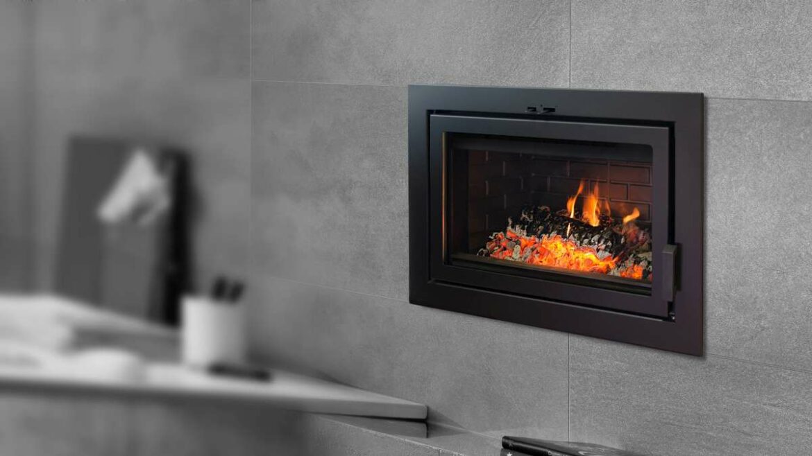 Foyer intégré au bois Astra 24 CF par Supreme.
