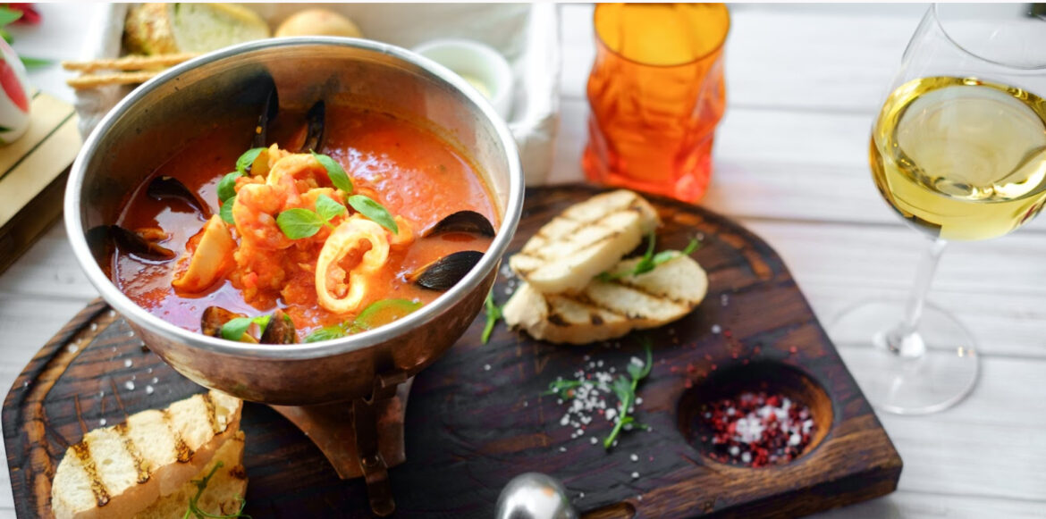 Cuisine du monde : Essayez de nouvelles recettes cet été ! - Cacciucco (Ragoût de fruits de mer à la toscane)