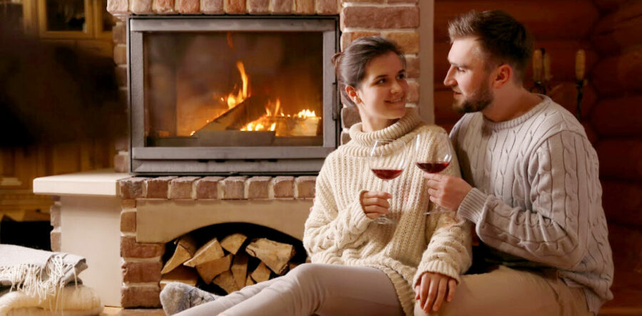 La Romance de l’Hiver : Idées de Soirées en Amoureux au Coin du Foyer