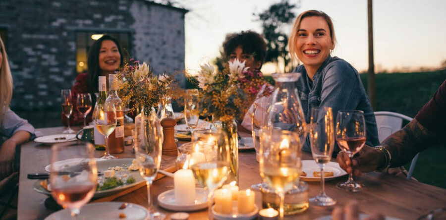 L’art du dîner en plein air : créer le repas parfait et convivial