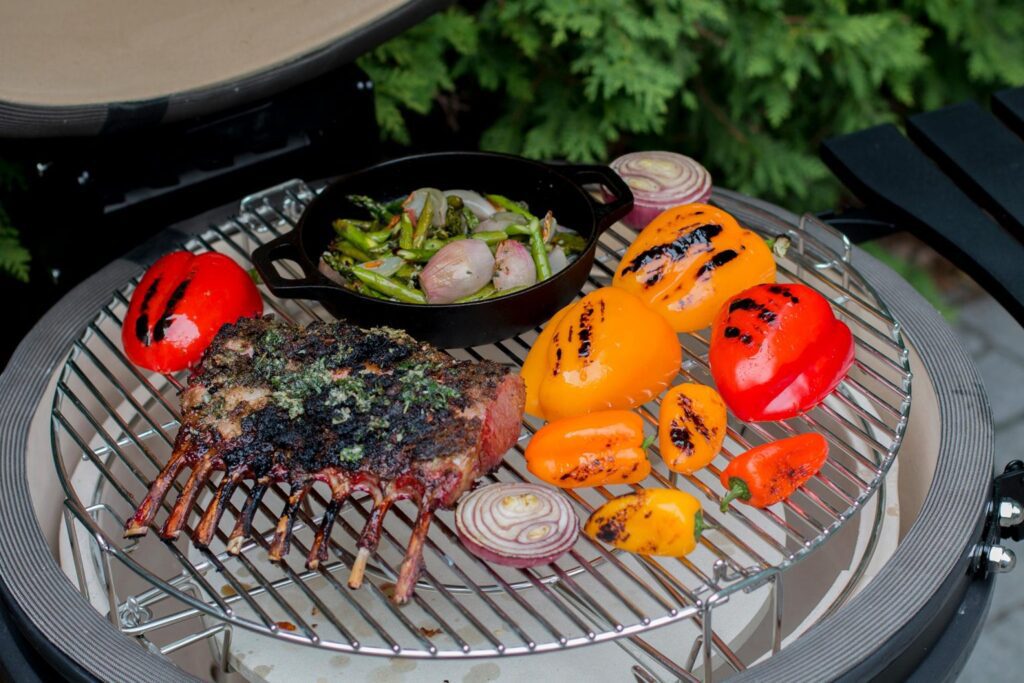 Barbecues au charbon et fumoirs