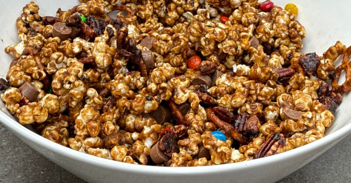 Popcorn sucré-salé au caramel sur plancha